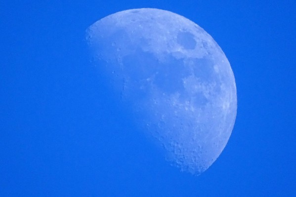 Luna albastra